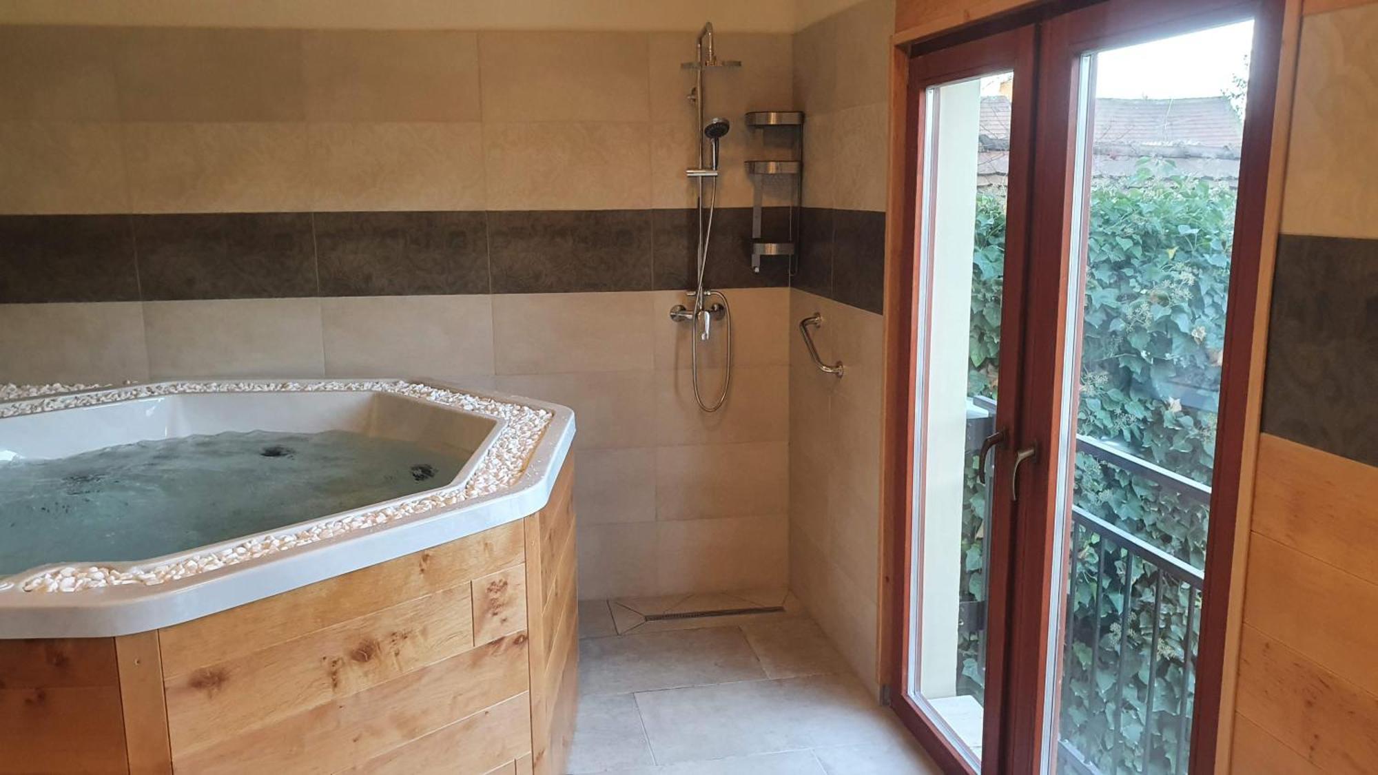 Palantir Panzio Bed & Breakfast Miskolc Luaran gambar
